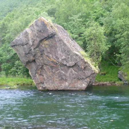 Basecamp مكان تخييم